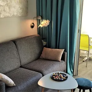 https://domaine-de-la-coudouliere-vue-mer-plage-piscine-et-parc.fr-provencehotel.com